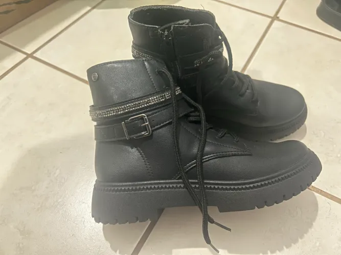Vendo Bota/Cuturno em couro número 35 feminino 