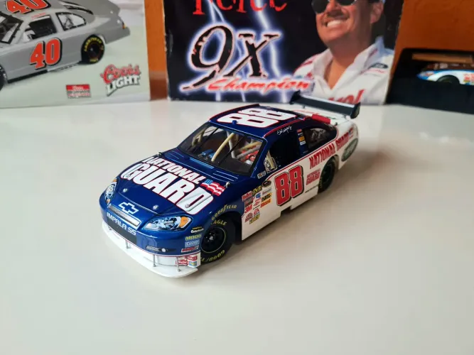 Miniatura NASCAR Dale Earnhardt Jr #88 National Guard 2008 Action Platinum 1/24