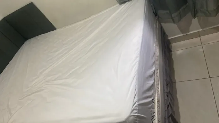 Base Cama Box Casal com Pés - Bem Conservada
