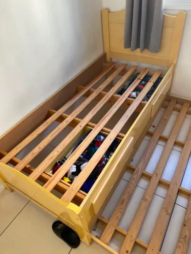 Cama solteiro com auxiliar