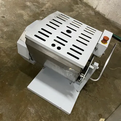 Máquina de bater massa