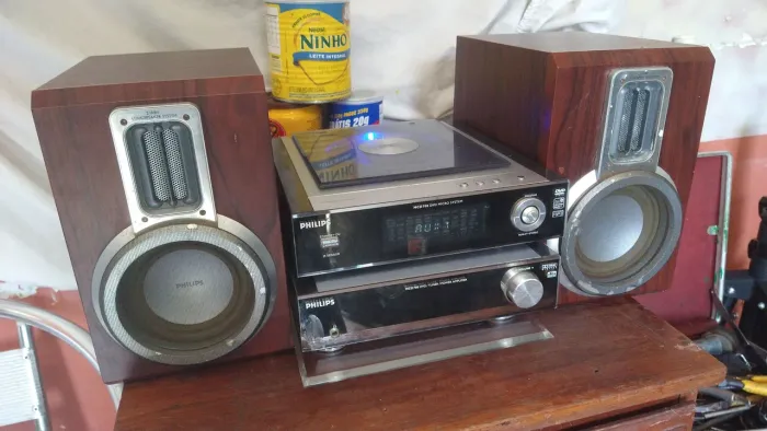 Aparelho de som dos 90s Hifi, só pega auxiliar