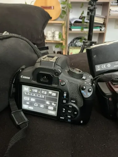 Vendo Canon T5 + acessórios <br>Valor: $1700