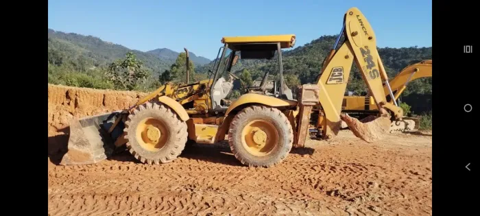 Retroescavadeira jcb