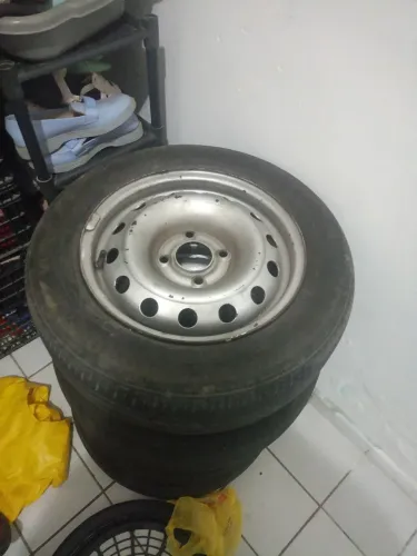 4 rodas de ferro aro14. Linha peugeot.ja com pneus