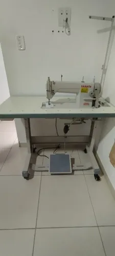 Máquina reta costura industrial Yamata FY8700