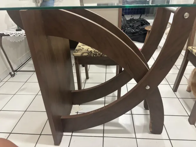 Vendo Mesa de 4 Cadeiras com tampão de vidro