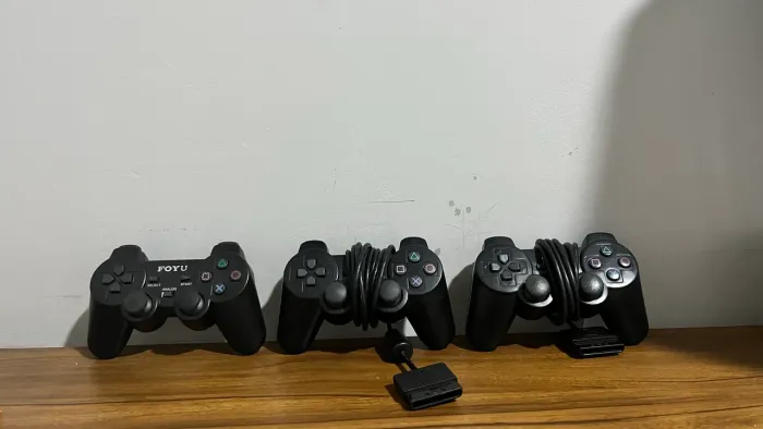 2 CONTROLES PS2 PARALELOS + 1 CONTROLE ORIGINAL DUALSHOCK2