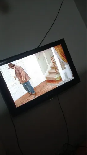 Vendo TV marca (Buster) 32 polegadas,não é Smarth!