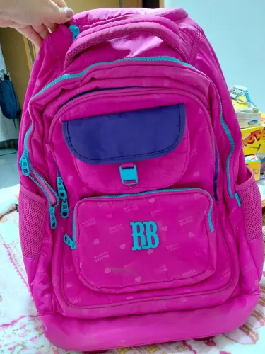 Mochila com rodinhas Rebeca Bombom pouco uso R$80