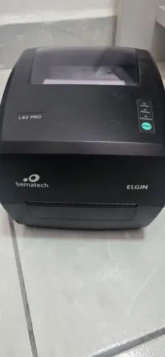 Impressora térmica de etiquetas Elgin L42 Pro, na cor preta