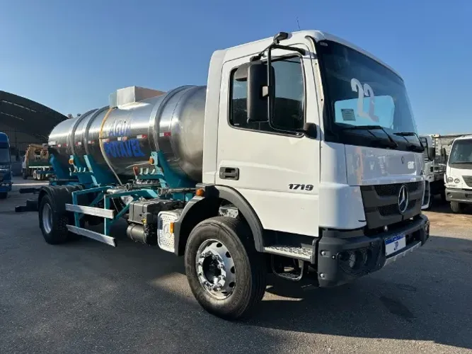mb 1719 toco tanque agua potavel 9000 l ano 21*22