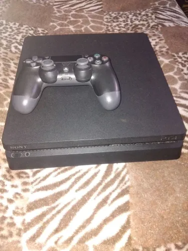 Sony Playstation 4 slim 1tb mega Pack 