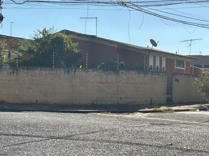 Venda de Casas / Padrão na cidade de Araraquara