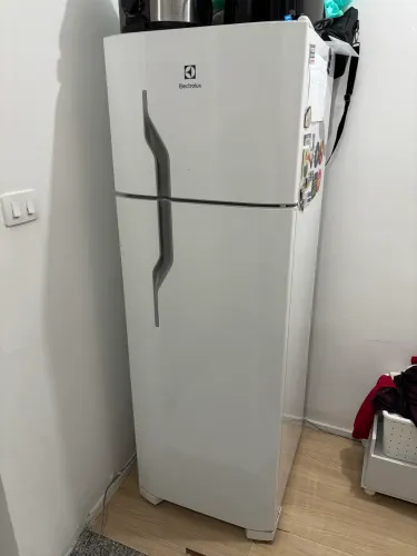 Geladeira (com defeito mas gela bem)