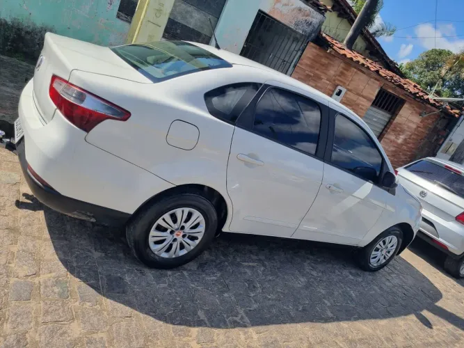 Fiat Grand Siena Tetrafuel 1.4 EVO F. Flex 8V 2013