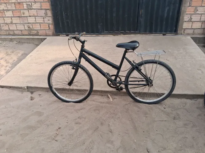 Vendo bicicleta usada ainda vai com a cadeirinha de criança