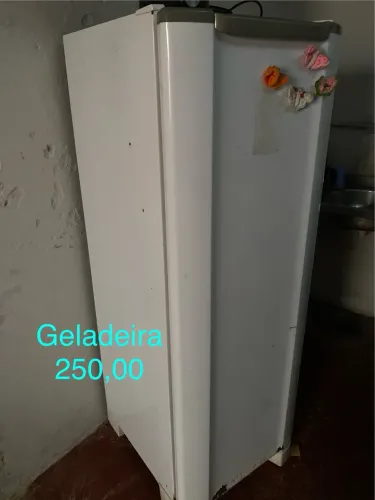 Vende se geladeira