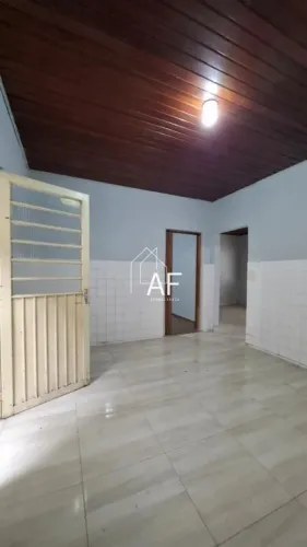 Casa no bairro de Perus Capital SP com terreno espaçoso para construção