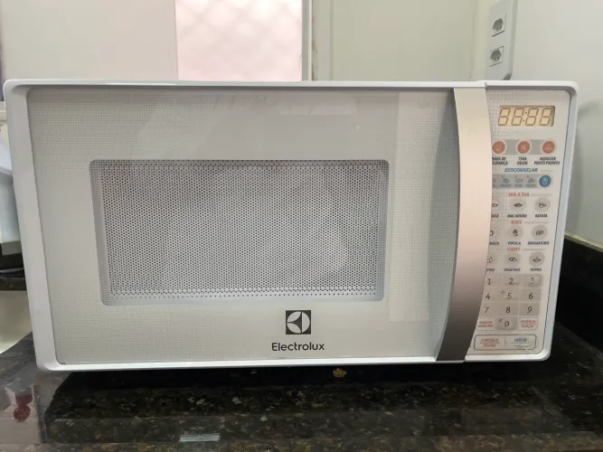 Micro-ondas Electrolux 20L Branco com Função Tira Odor e Descongelar (MTO30)