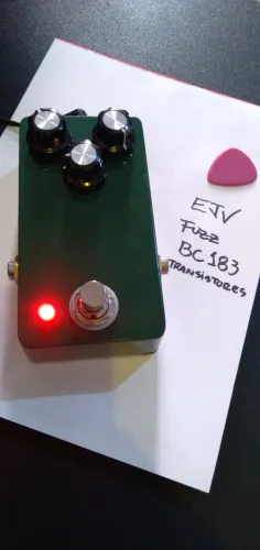 Pedal de efeito Fuzz BC183 transistors