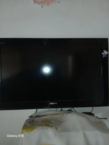 TV LCD antiga sem controle funcionando bem