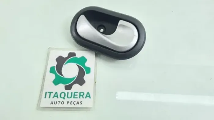 Maçaneta Interna Traseira Esquerda Renault Duster 2019 2020 Prata E Preto Traseira