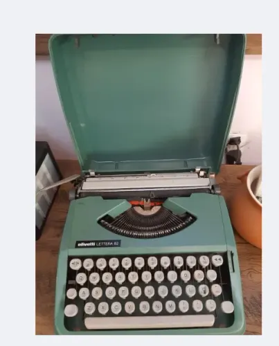 Maquina de escrever Olivetti Lettera Antiga