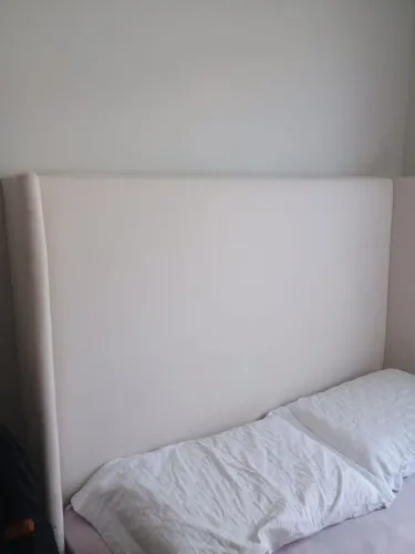 Cabeceira de cama em ótimo estado.