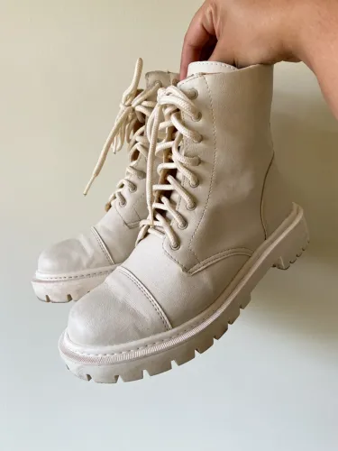 Coturno tratorado off white