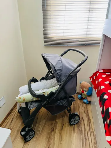 Carrinho bebê Burigotto ! Reversível ! Várias posições ! Brinde ninho Ac cartão