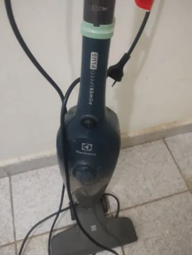 Aspirador vertical Eletrolux