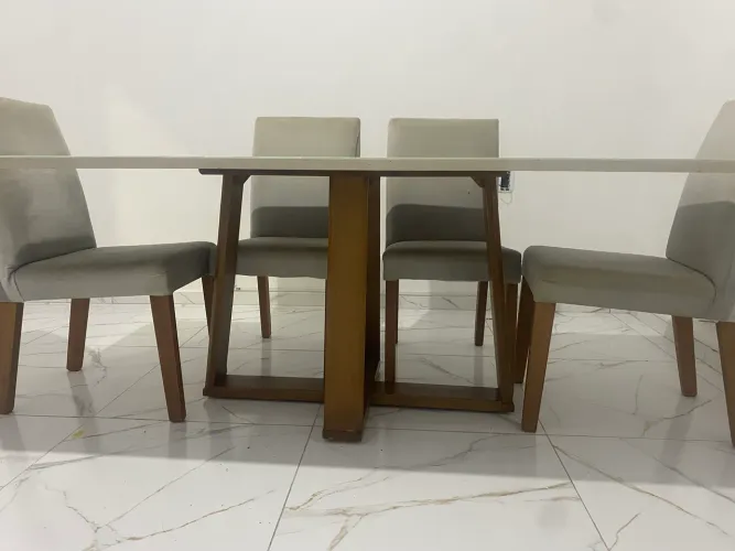 Mesa com 6 cadeiras 
