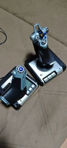 Joystick e manche Logitech x52