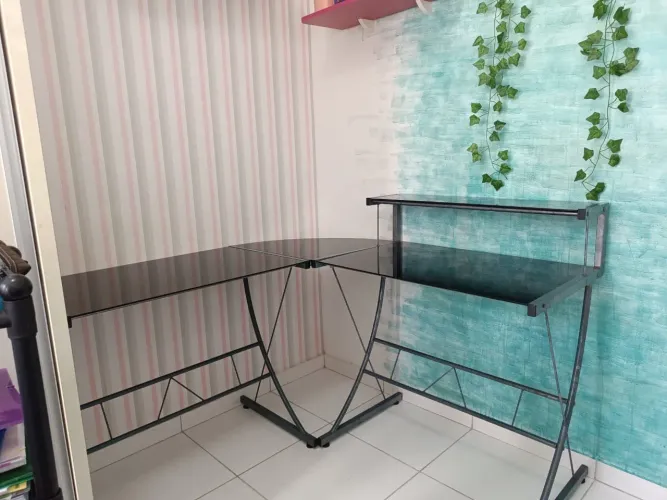 Mesa em vidro para escritório ou quarto