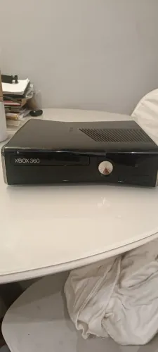 Xbox 360 slim Black piano com luz vermelha 