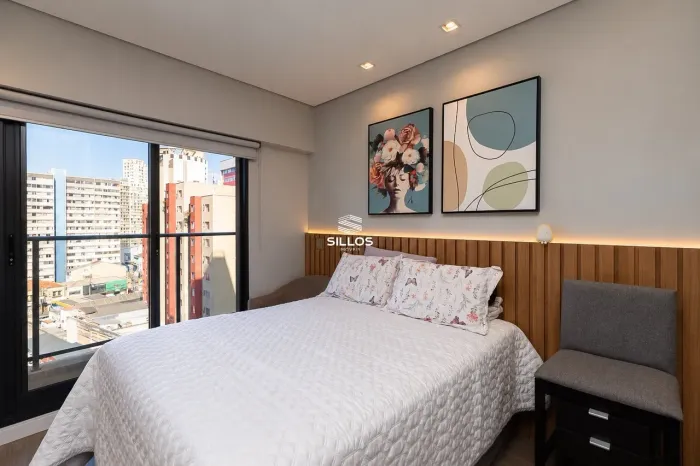 Studio mobiliado em andar alto à venda no Centro em Curitiba