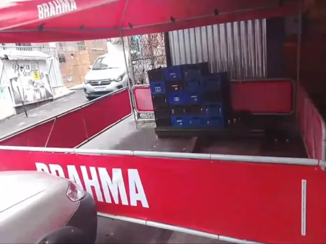 VENDO 2 BARRACAS COMERCIAIS DESMONTÁVEIS - SEMINOVAS