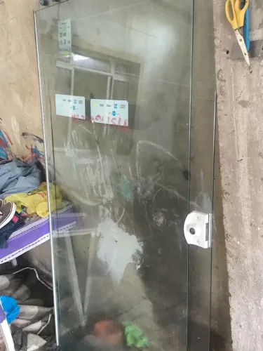 Porta de correr, de vidro. 2 folhas, com todas as peças de alumínio 2mts
