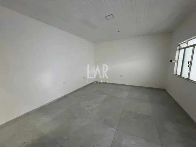Casa Comercial com 03 Salas, 01 Banheiro e 01 Vaga para Locação Bairro Planalto