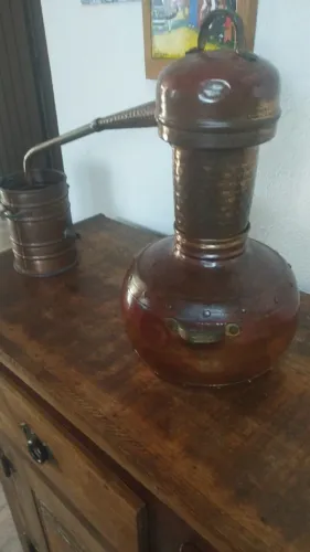 Alambique em cobre peça de decoração com 37 cm de altura completa peça portuguesa