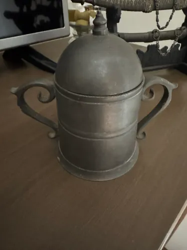 Peça em estanho século XVIII