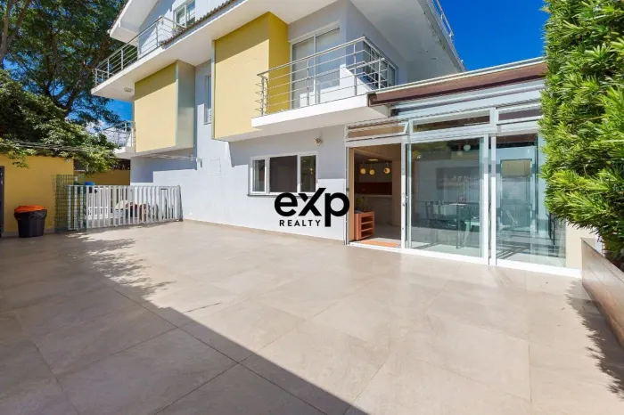 Sobrado Triplex no Pineville em Pinhais