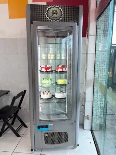 Vitrine Refrigerada para Bolos e Tortas Giratória - Gelopar - GEVB-075 TI