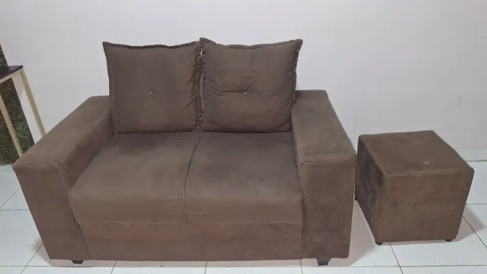 Vende-se esse Sofá de 2 lugares.