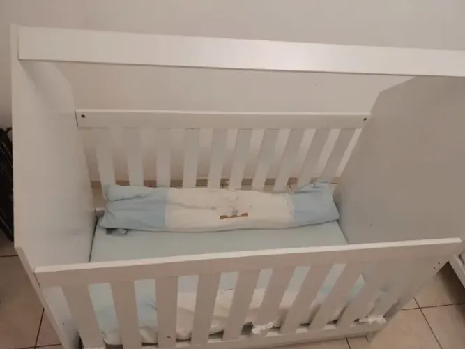 Berço Americano montessoriano Casinha (Vira Cama) + Colchão+Protetor impermeável + Rodinha