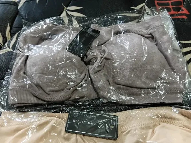 Vendo 2 dois top faixa número g um preto e na cor bexe