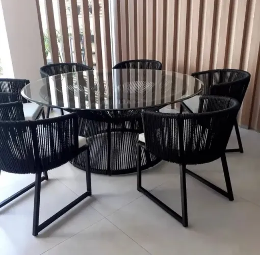Mesa redonda área gourmet com cadeiras em corda náutica