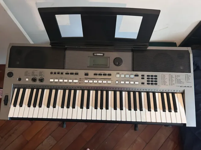 Teclado Yamaha PSR-E443 61 Teclas Sensitivas - Excelente Estado