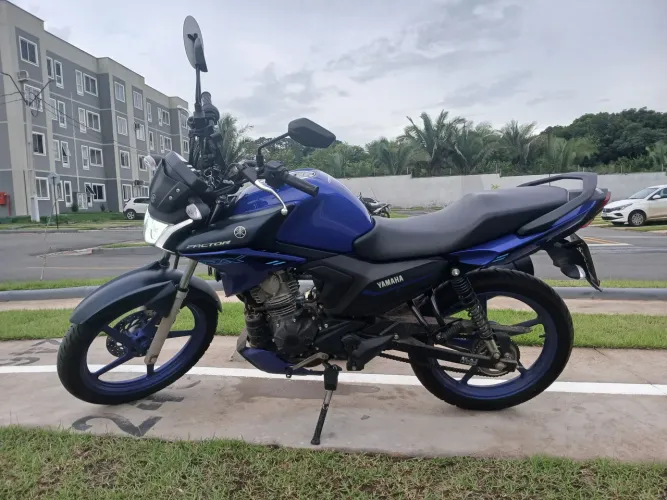 Vendo Factor 2025 Azul DX seminova, com apenas 1.850 km. R$ 16.500 (Abaixo da Fipe)